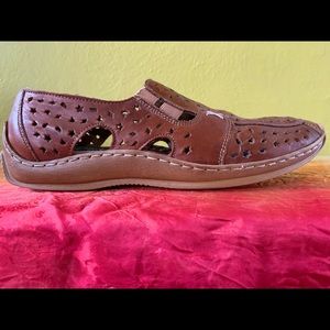 Reiner Women’s Slip-on shoe